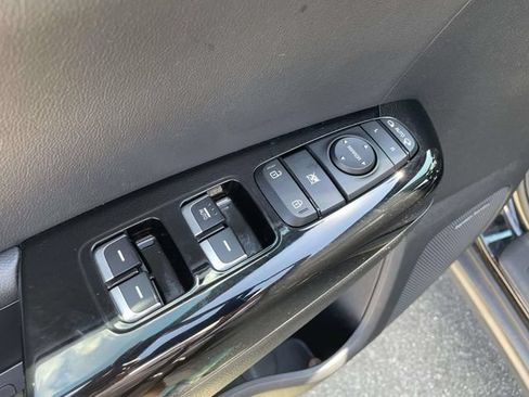 Certified 2022 Kia Sportage EX w/ EX Technology Package FWD image 20