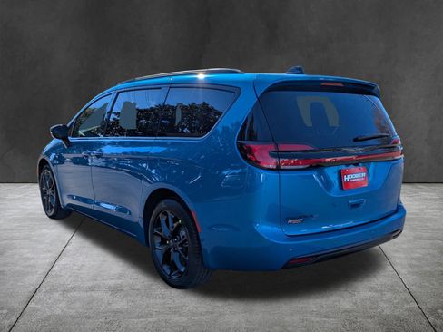 New 2026 Chrysler Pacifica Select w/ S Appearance Package image 6