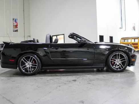 Used 2012 Ford Mustang GT Premium image 8