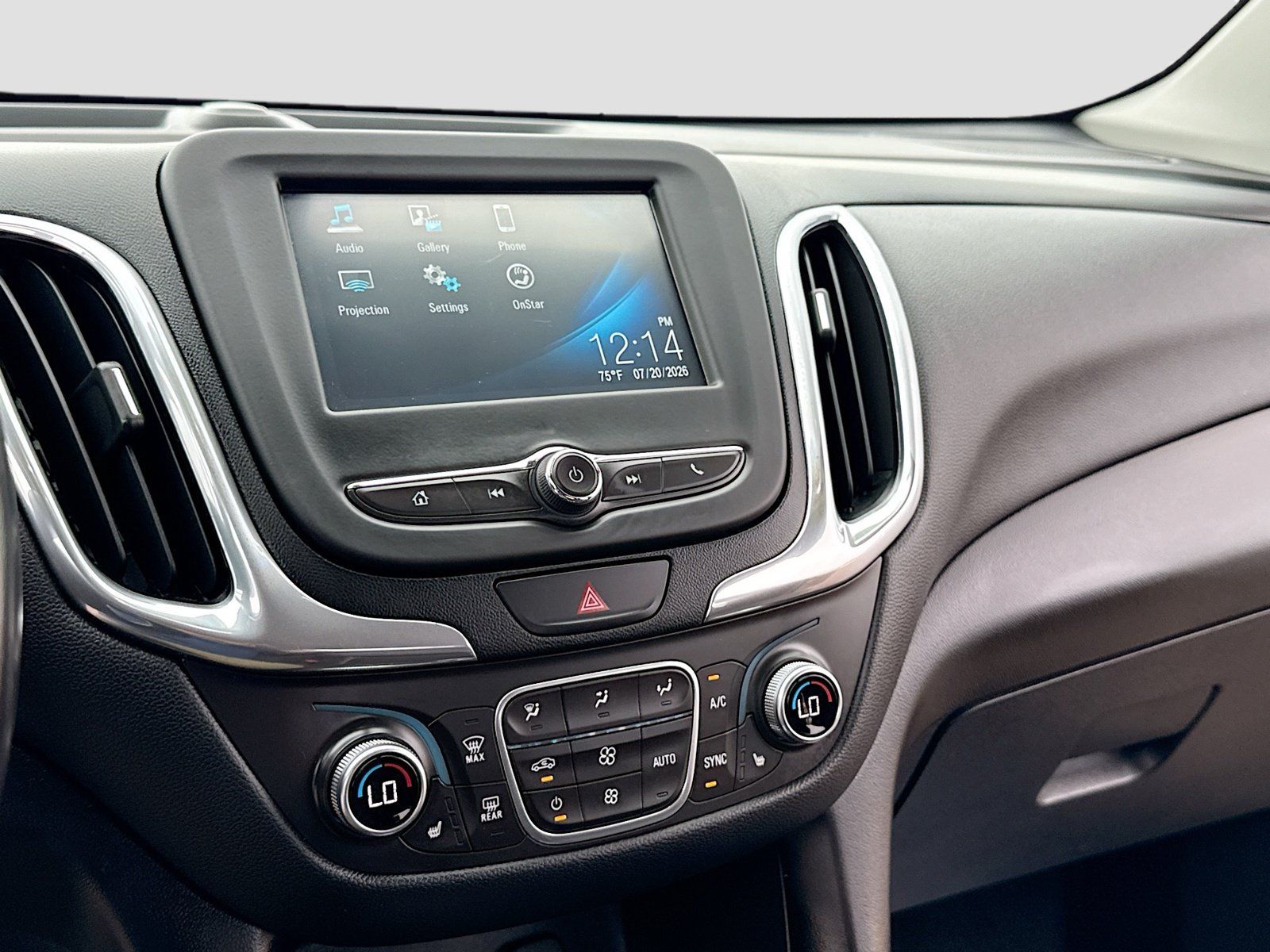 Used 2018 Chevrolet Equinox LT FWD image 10