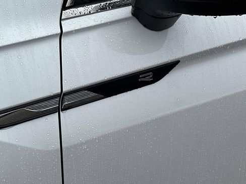 Certified 2023 Volkswagen Tiguan SEL R-Line image 10