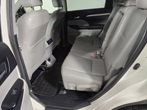 Used 2015 Toyota Highlander XLE AWD/4WD image 19
