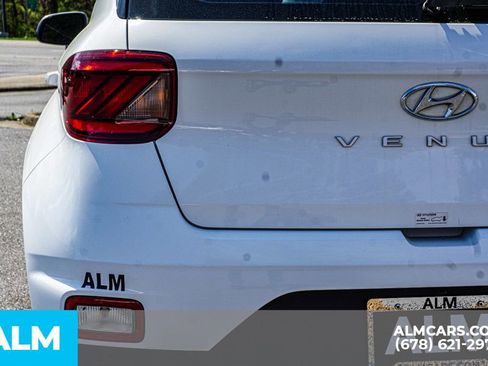 Used 2025 Hyundai Venue SEL image 13