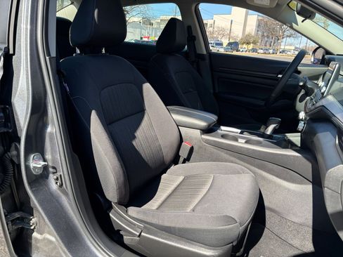 Used 2025 Nissan Altima 2.5 SV image 30