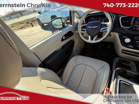 Used 2018 Chrysler Pacifica Limited w/ Tire & Wheel Group image 11