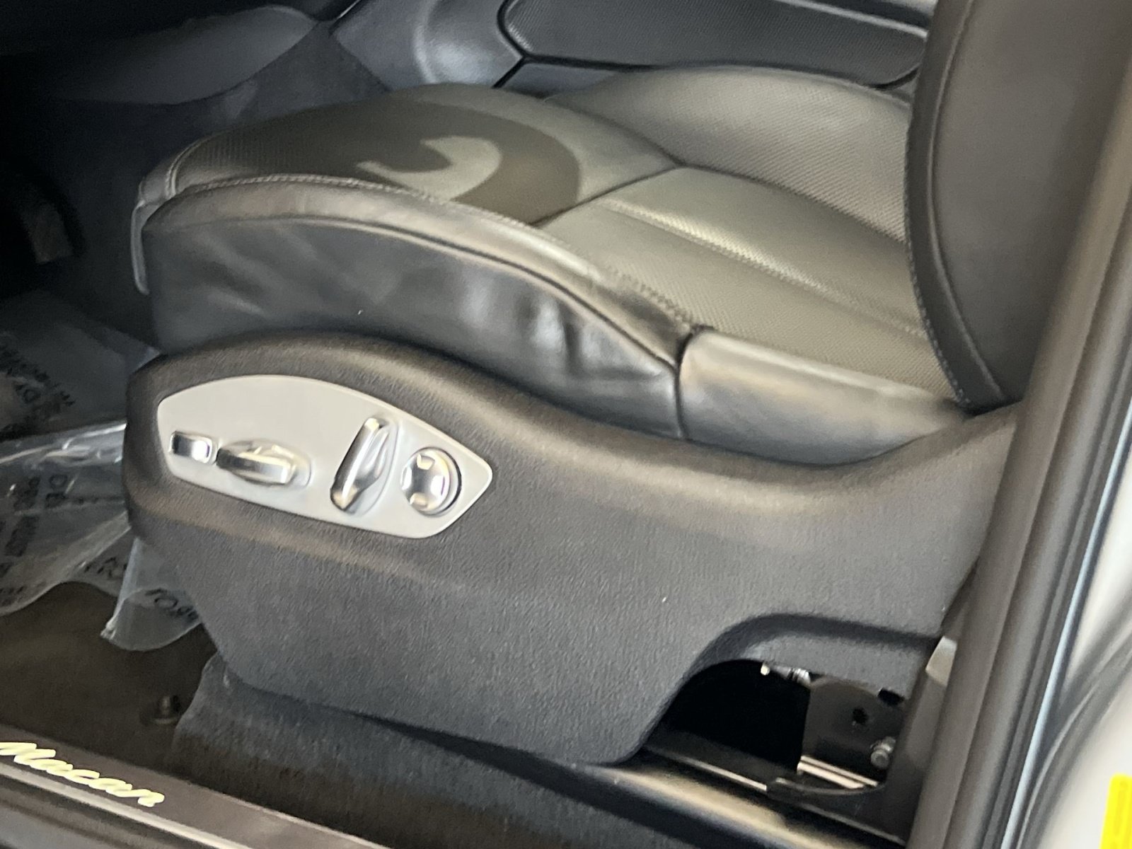 Used 2024 Porsche Macan AWD/4WD image 13