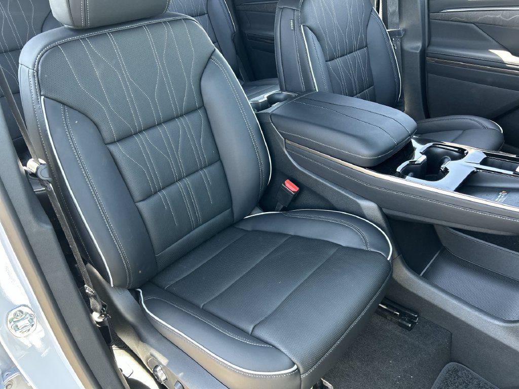 Used 2026 Buick Enclave Avenir w/ Super Cruise Package FWD image 29