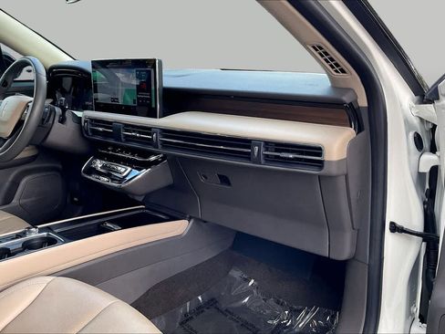 Used 2023 Lincoln Corsair Reserve FWD image 16