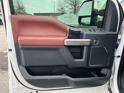 Used 2022 Ford F250 Platinum w/ FX4 Off-Road Package image 12