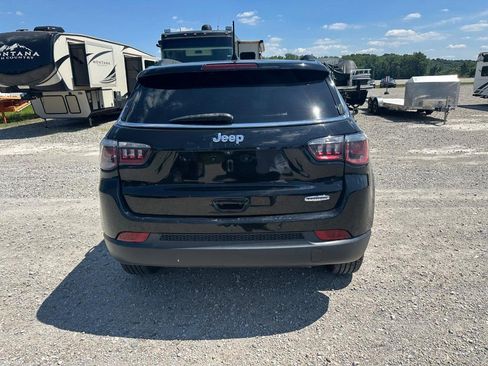 Used 2019 Jeep Compass Latitude w/ Popular Equipment Group FWD image 4