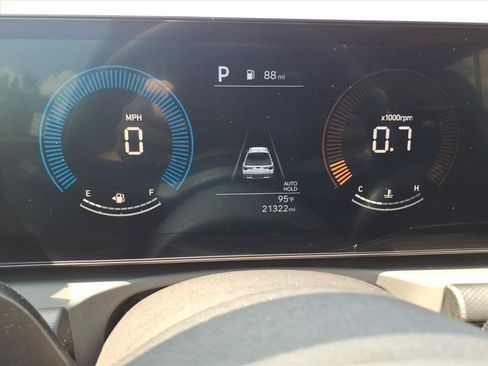 Used 2025 Hyundai Santa Cruz SE FWD image 19