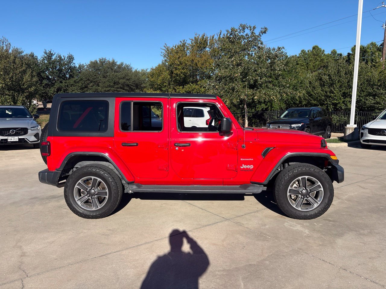 Used 2019 Jeep Wrangler Unlimited Sahara AWD/4WD image 4