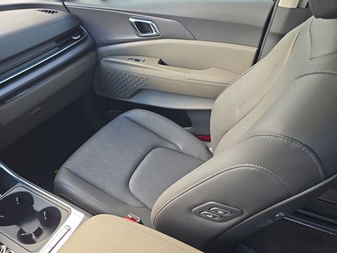 New 2026 Kia Carnival EX FWD image 16