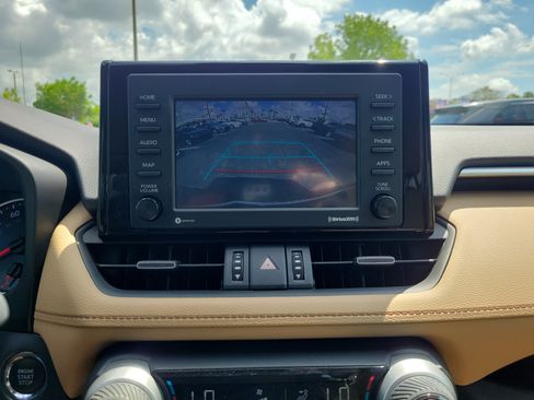 Used 2022 Toyota RAV4 XLE Premium FWD image 27