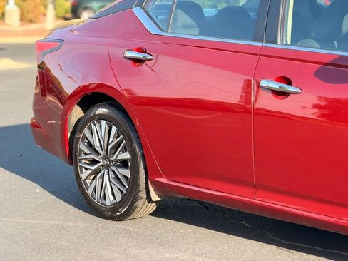 Used 2024 Nissan Altima 2.5 SV FWD image 9