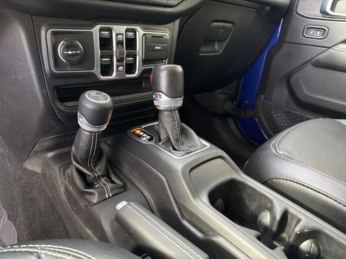 Used 2018 Jeep Wrangler Unlimited Sahara AWD/4WD image 16
