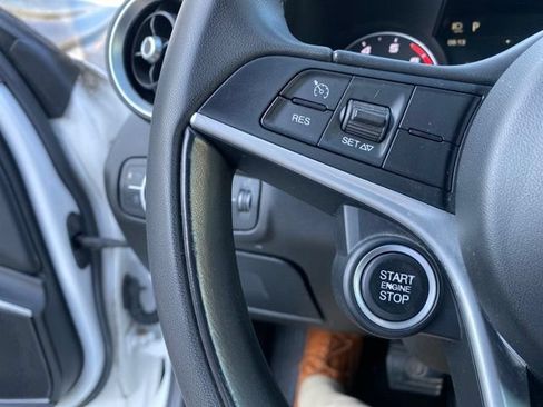 Used 2018 Alfa Romeo Giulia RWD image 13