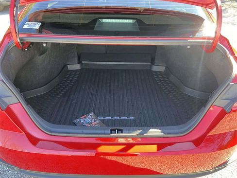 Used 2025 Toyota Camry SE w/ Convenience Package image 9