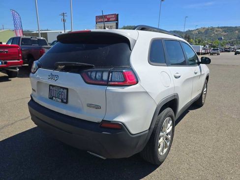 Used 2022 Jeep Cherokee Latitude Lux w/ Mopar Interior Package AWD/4WD image 3