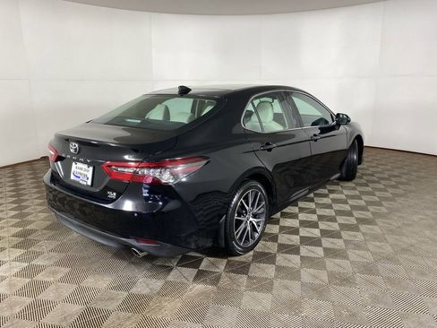 Used 2024 Toyota Camry XLE w/ Navigation Package image 10