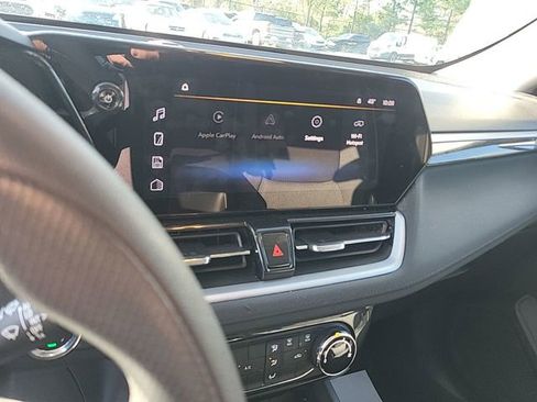 Used 2025 Chevrolet TrailBlazer LT image 5