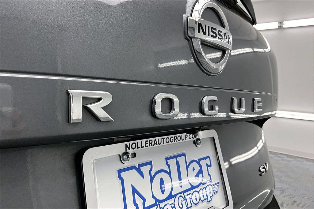 Used 2021 Nissan Rogue SV FWD image 8