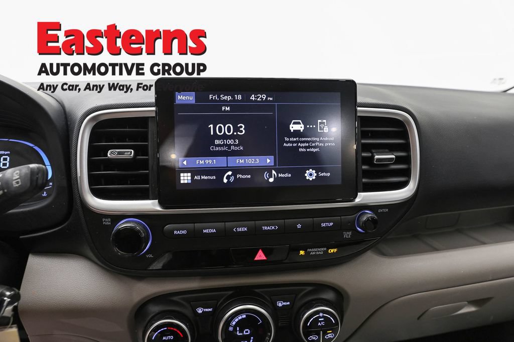 Used 2023 Hyundai Venue SEL FWD image 14
