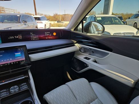 Used 2025 Lincoln Nautilus Black Label image 3