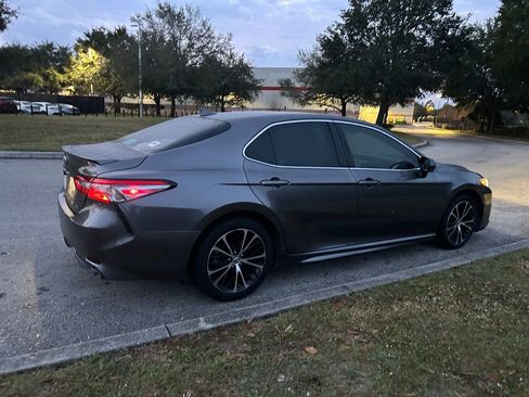 Used 2019 Toyota Camry SE image 5