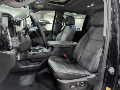 Used 2025 GMC Sierra 3500 Denali image 7