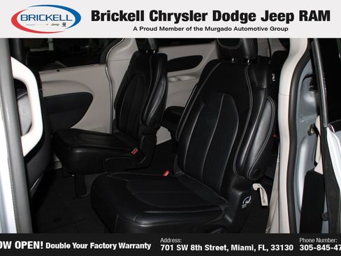 Used 2023 Chrysler Pacifica Touring-L FWD image 15