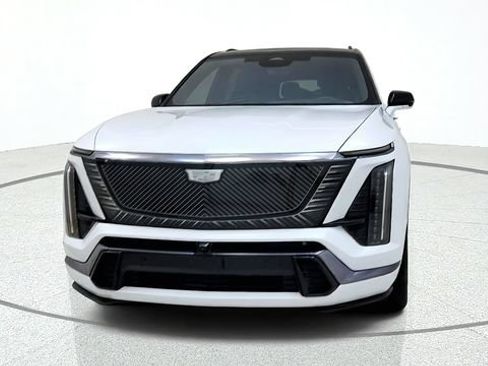 Used 2026 Cadillac Vistiq Platinum w/ LPO, Floor Liner Package AWD/4WD image 3