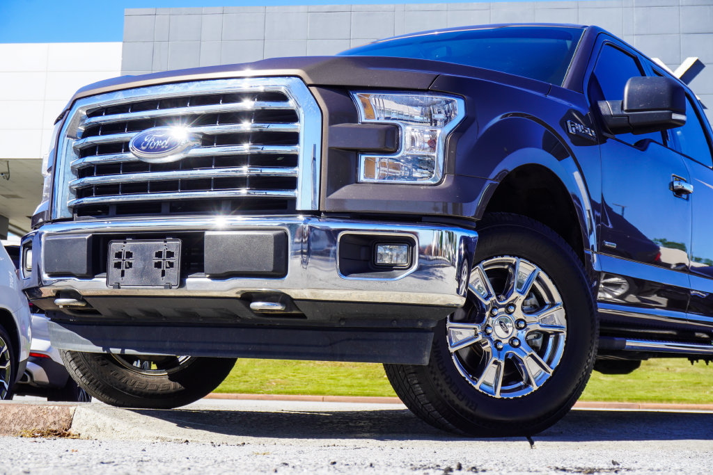 Used 2017 Ford F150 XLT w/ Equipment Group 301A Mid AWD/4WD image 2