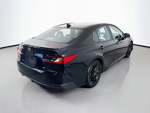 Used 2025 Toyota Camry SE image 7