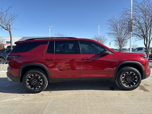 Used 2024 Chevrolet Traverse Z71 w/ Enhanced Driving Package image 8