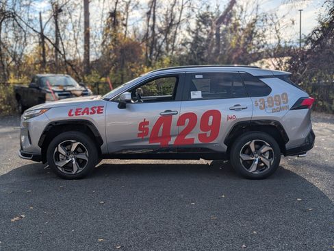 New 2025 Toyota RAV4 SE image 9