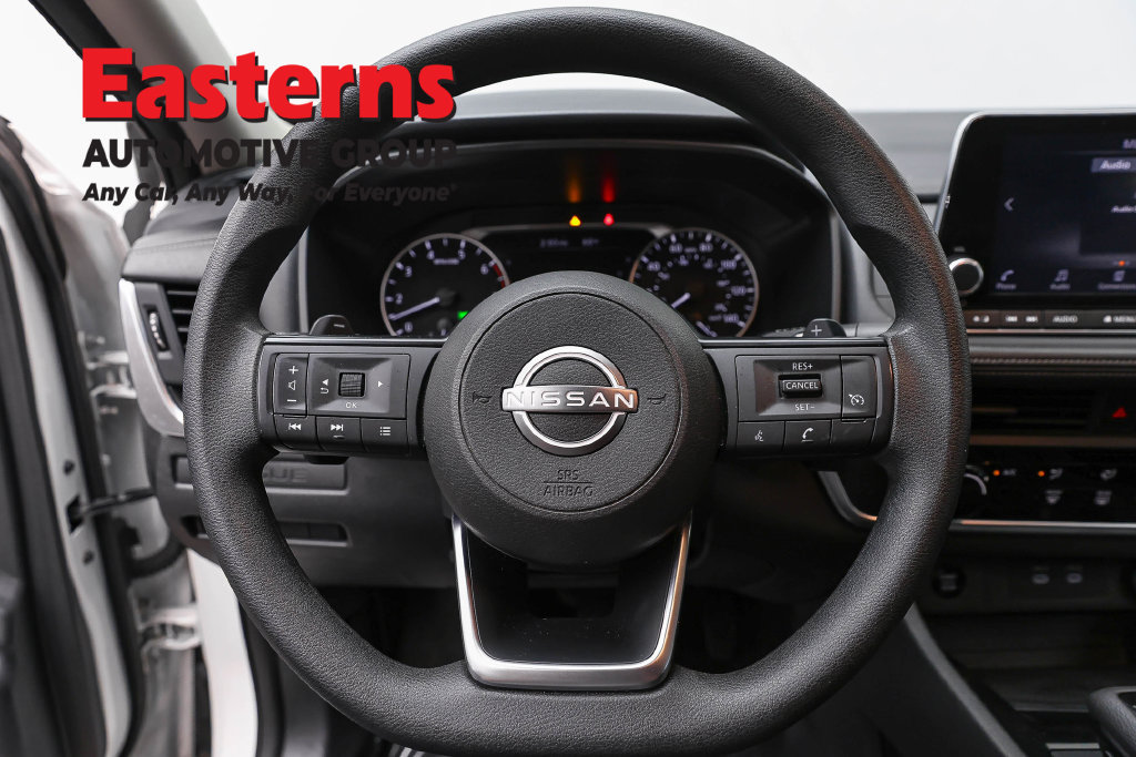 Used 2024 Nissan Rogue S AWD/4WD image 11