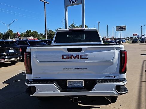 Used 2024 GMC Sierra 2500 AT4 image 6