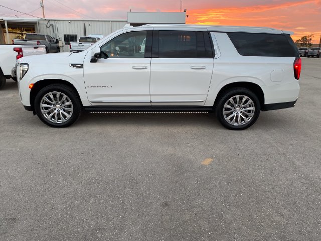 Used 2023 GMC Yukon XL Denali w/ Max Trailering Package AWD/4WD image 3