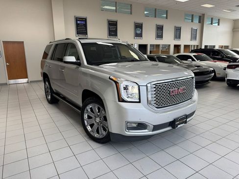 Used 2015 GMC Yukon Denali w/ Premium Package AWD/4WD image 61