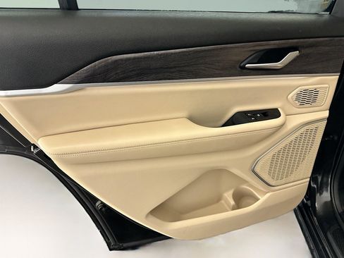 Used 2022 Jeep Grand Cherokee L Limited image 27