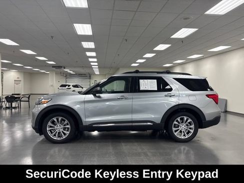 Used 2024 Ford Explorer XLT w/ Equipment Group 202A AWD/4WD image 4