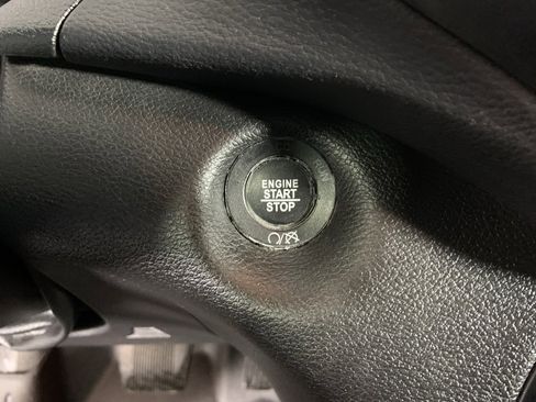 Used 2020 Jeep Cherokee Limited image 30