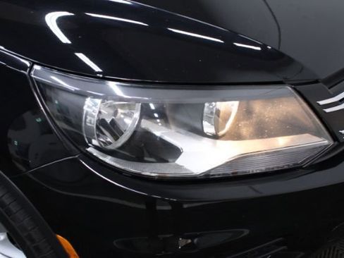 Used 2017 Volkswagen Tiguan Limited w/ Alloy Wheels Package image 23