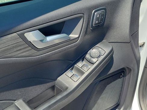 Certified 2025 Ford Escape SE w/ PHEV Premium Package FWD image 21