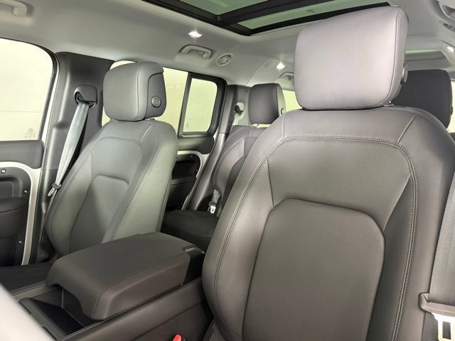 New 2026 Land Rover Defender 130 X-Dynamic SE AWD/4WD image 15