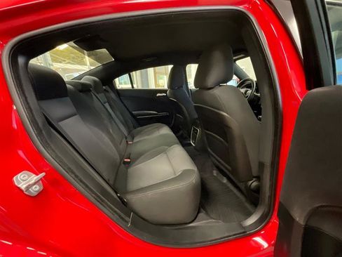 Used 2018 Dodge Charger SXT image 21