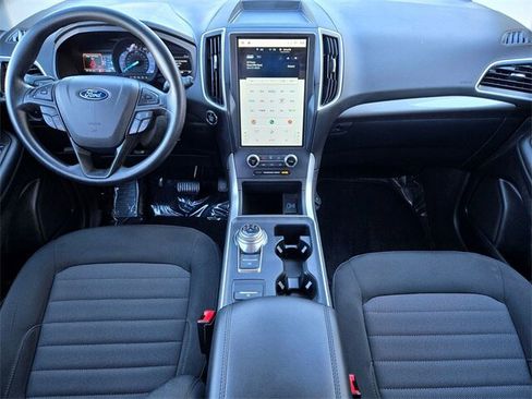 Certified 2024 Ford Edge SE w/ Black Appearance Package image 9