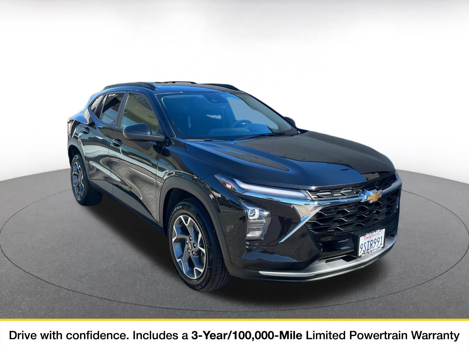 Used 2025 Chevrolet Trax LT FWD image 1