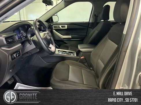 Used 2024 Ford Explorer XLT AWD/4WD image 18